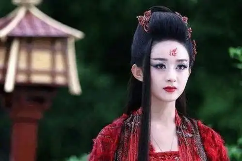 黑化不需化浓妆的女星,佘诗曼靠眼神,而她成童年阴影