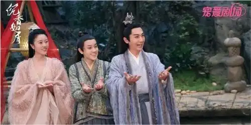 杨紫新剧海报就黑土层,沉香如屑同质化严重,粉丝都不待见
