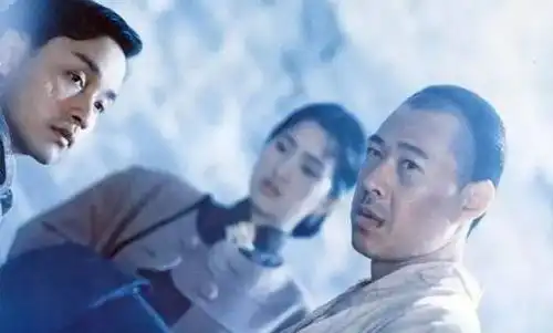 不多说了,赶紧来补一堂张国荣的表演课吧
