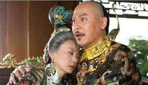 冷知识康熙有97个孙子,为何一眼相中12岁的乾隆,并带在身边亲自养育
