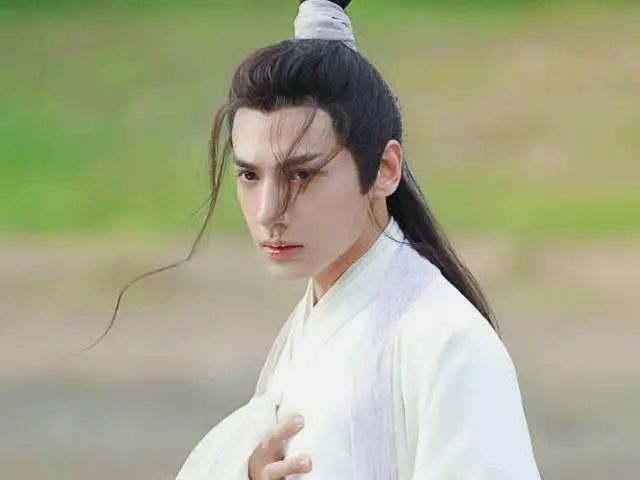 皓衣行新花絮曝光,陈飞宇剧组玩罗云熙发带期待合作
