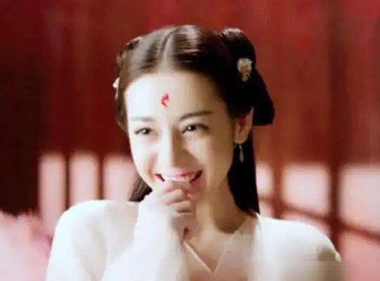 杨幂穿古装,赵丽颖穿古装,热巴穿古装,没她惊艳
