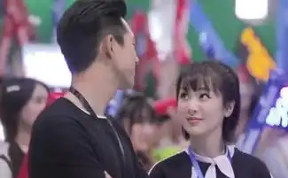 蜜汁炖鱿鱼终于要播了杨紫出席新剧发布会,在剧中饰演学霸
