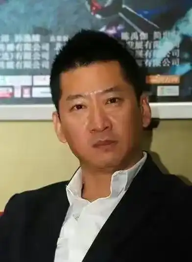 周杰和网友对骂,内涵张颂文说广东不是内地,明星又出绝地文盲
