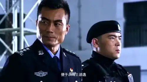 特种兵当卧底被犯罪分子认出来,演出背叛的样子,犯罪分子都犹豫了
