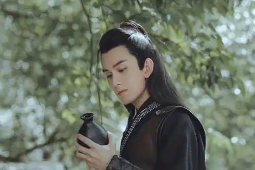 朱赞锦国风大片,再现金光瑶经典造型,白衣缥缈黑衣潇洒