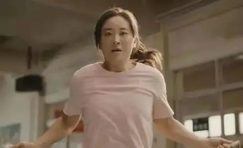 人民日报采访贾玲上试卷,李雪琴神预言压题,网友却笑死在评论区