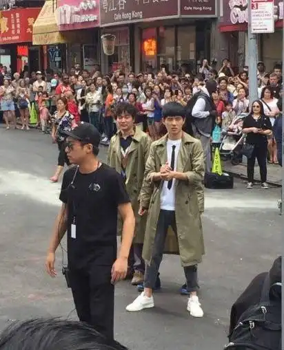 唐人街探案2路透来啦王宝强刘昊然风衣style纽约狂奔