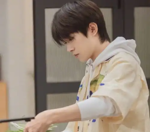 谢娜体重102斤,何炅110斤,看到易烊千玺的体重粉丝心疼了