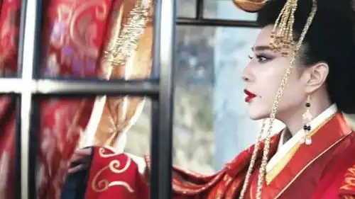 武则天后疑再演女皇形象范冰冰霸气新剧照曝光
