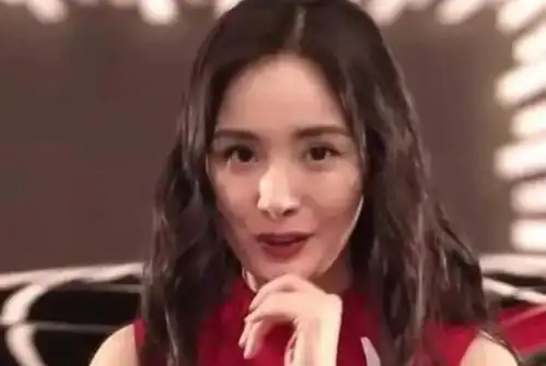 景甜自曝割双眼皮失败,郑爽戚薇勇敢承认整过,杨幂靠拔牙变美
