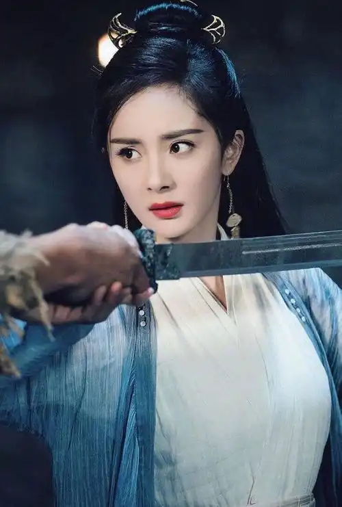 杨幂又演古装,新剧海报首发,我愿称之为古偶界常驻选手
