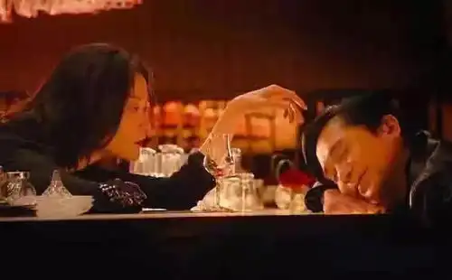 酒故事夜晚你都拥有,但你未必懂那个为你调酒的bartender
