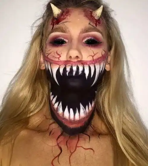 小scos精灵旅社,j姐lv丧尸妆万圣节是化妆界的大轰趴
