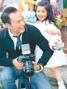 任达华回应遇刺事件,推掉两部电影,老婆和女儿给他八星级的家
