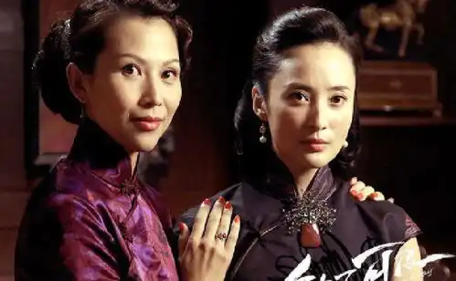 深夜秀恩爱,蔡少芬和老公同吃面条,低调生活却充满幸福感
