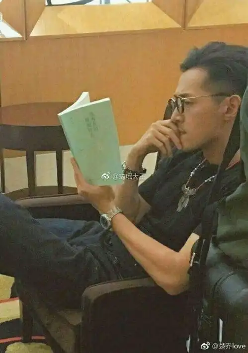 倾城时光片尾鸣谢胡歌,才知道他不仅是原定男主,还付出很多