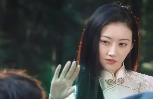 司藤开播第一次感受到景甜的美貌,这次终于翻身