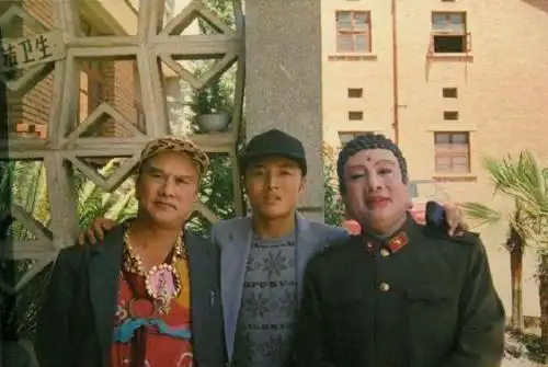 他被誉为最经典的如来,佛牌画的是自己,被当成真佛跪拜