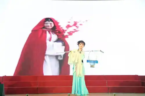 新时代新浙药新青年我校隆重举行2018年迎国庆暨新生文艺晚会