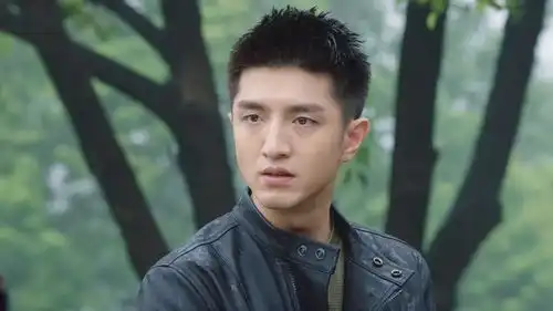 你和我的倾城时光宁维凯拿着酒过来,厉致诚狠狠打了他一巴掌