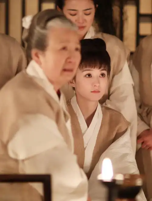 我们的明兰小可爱只是被刘海封印了,等封印解除,我们超凶的