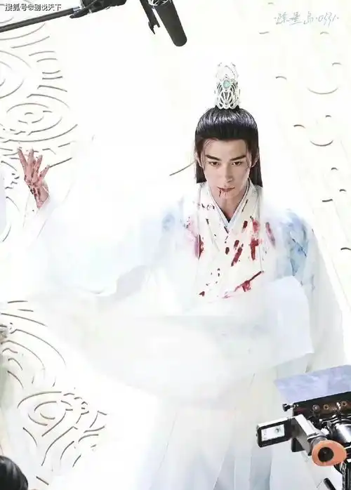 星落凝成糖战损路透陈星旭演绎破碎美学,李承鄞回来了