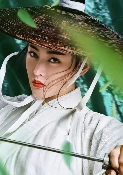 18个昙花明星巅峰pk,下坡路走成断崖坠落,是倒霉还是太作