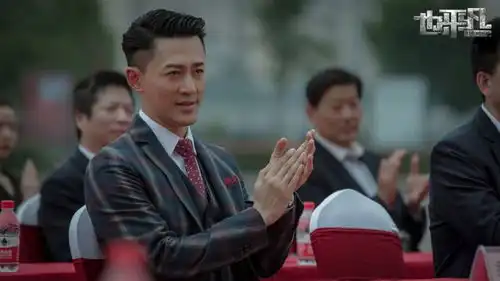 新剧也平凡杀青,郑恺与男配林峯同框,网友颜值被秒杀
