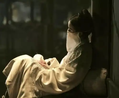 那人却在,灯火如昼处
