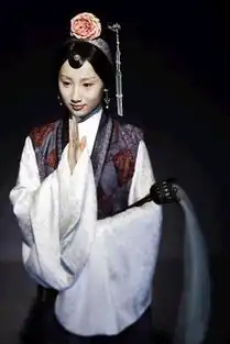新红公布定妆照争议额妆不代表全部造型

