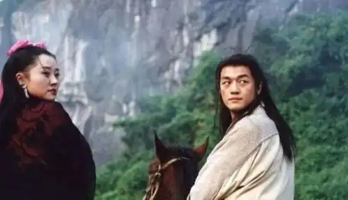 笑傲江湖里,她是名动天下的魔教圣姑,却独爱放荡不羁的浪子
