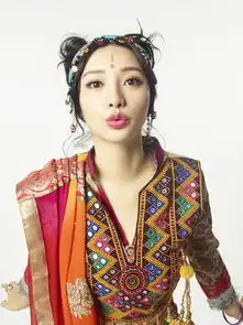 柳岩大闹天竺嘟嘴瞪眼狂卖萌化身表情包挑战喜剧演出蒙面调戏白客岳云鹏
