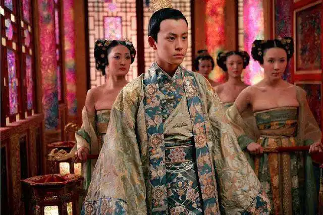 被换角的6位明星有的连夜带行李退出剧组,有的闺蜜间互抢角色
