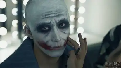 窦骁万圣节化身小丑向希斯莱杰致敬