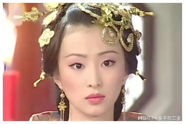 放弃空姐成演员,出演倚天屠龙记的反派成经典,如今美艳动人