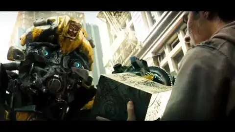 爱情公寓直男展博送婉瑜变形金刚,金刚不是上大楼打飞机的那个么