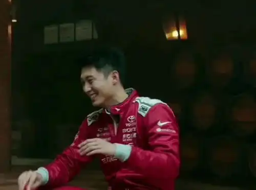 240201黄景瑜逆生长引燃飞驰人生2期待热潮,影迷大年初一赴约
