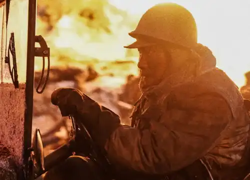 水门桥排片少了一半,导演剩了一个,票房能超过李焕英吗