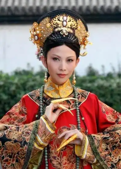 甄嬛传皇后一直不孕,原因是剪秋的发型,纯元是背后的主使

