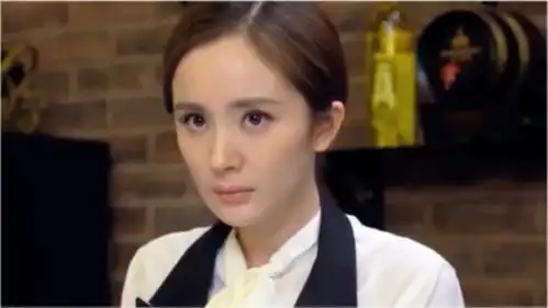 杨幂离婚内幕,力捧迪丽热巴目的,演而优则商与资本结合得最好
