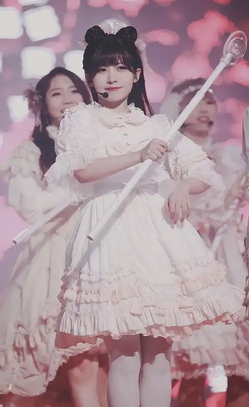 宣璐穿洛丽塔,陈卓璇穿洛丽塔,看到杨超越秒变妈粉
