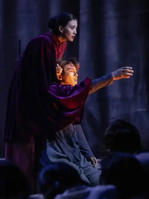 走下舞台执起导筒,濮存昕能否带藏族学生重现哈姆雷特的精彩
