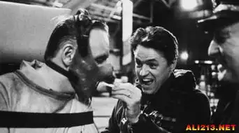 汉尼拔爱吃炸薯条你绝对没有看到过的恐怖片剧照
