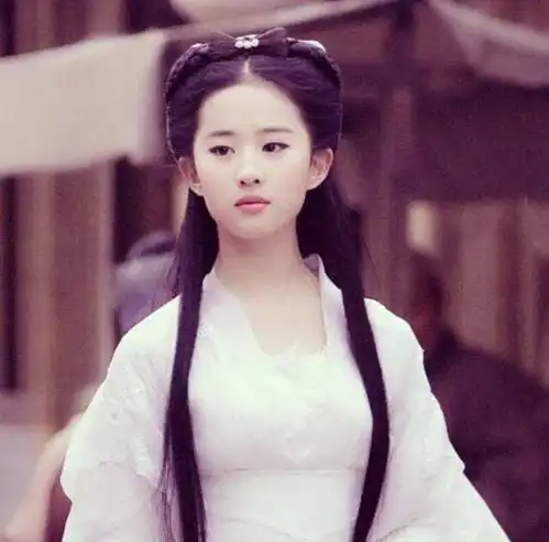 她演完小龙女又演赵灵儿,颜值高,却没有刘亦菲灵气
