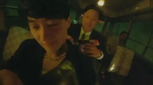 我的情敌叫金毛玲,她是一只充气娃娃
