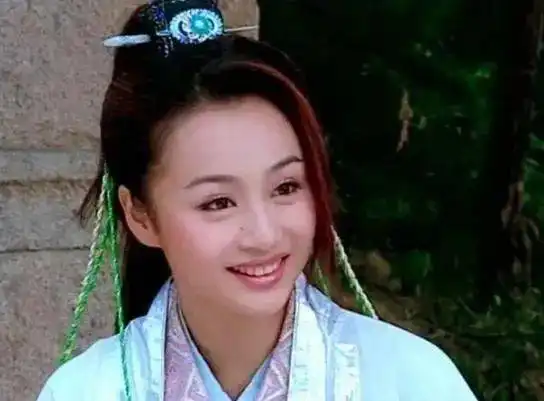 记忆中的古偶女主主持一姐,为什么放弃前程淡出娱乐圈
