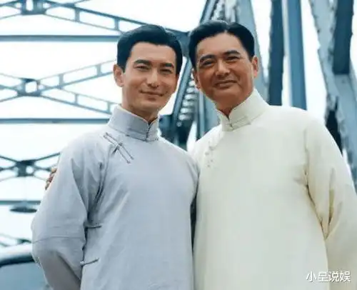 同样是给冯程程打伞,周润发和黄晓明告诉你,演员和明星的差距
