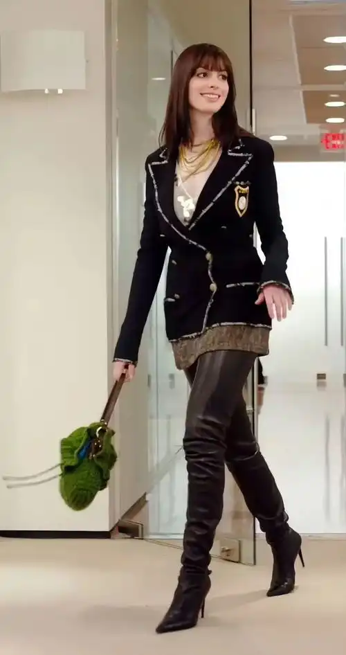 穿prada的女王2造型曝光,网友拍穿zara的女王续集
