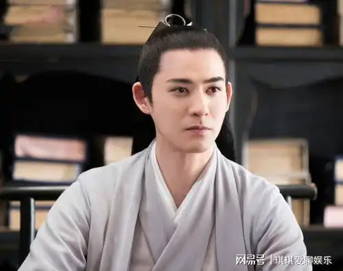 男明星脸垮惨案郭晋安脸僵似蜡像,周渝民发福说话嘴不自然
